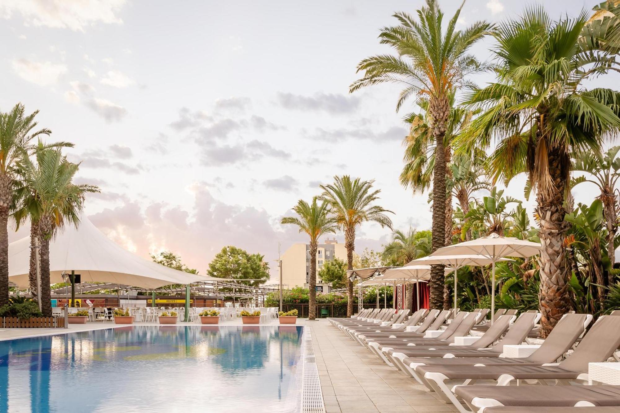 6 Hoteles Familiares en Playa de Santa Susanna que Vale la Pena Reservar