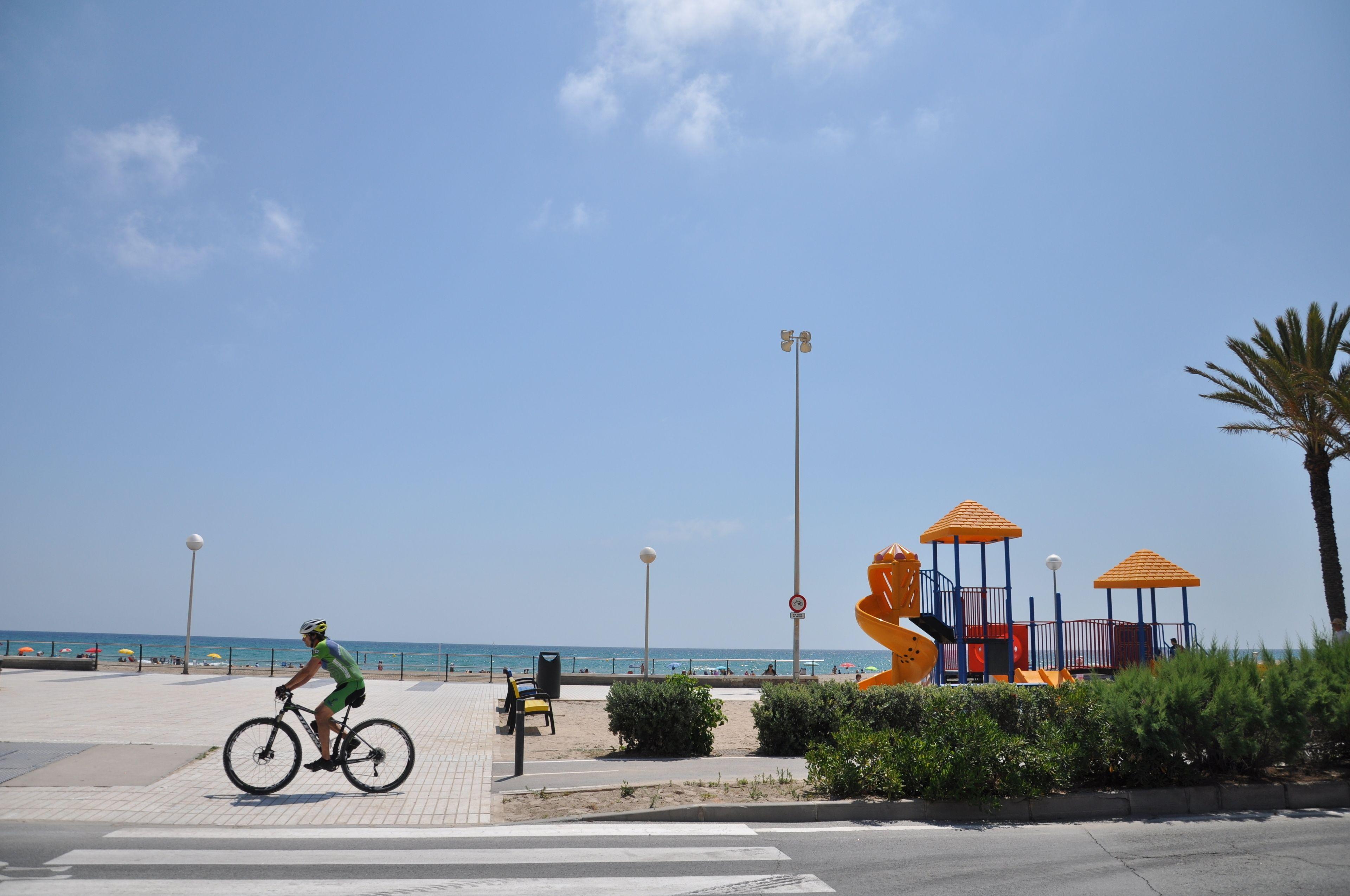4 Hoteles de Playa Cerca del Parque Lo Morant en Alicante