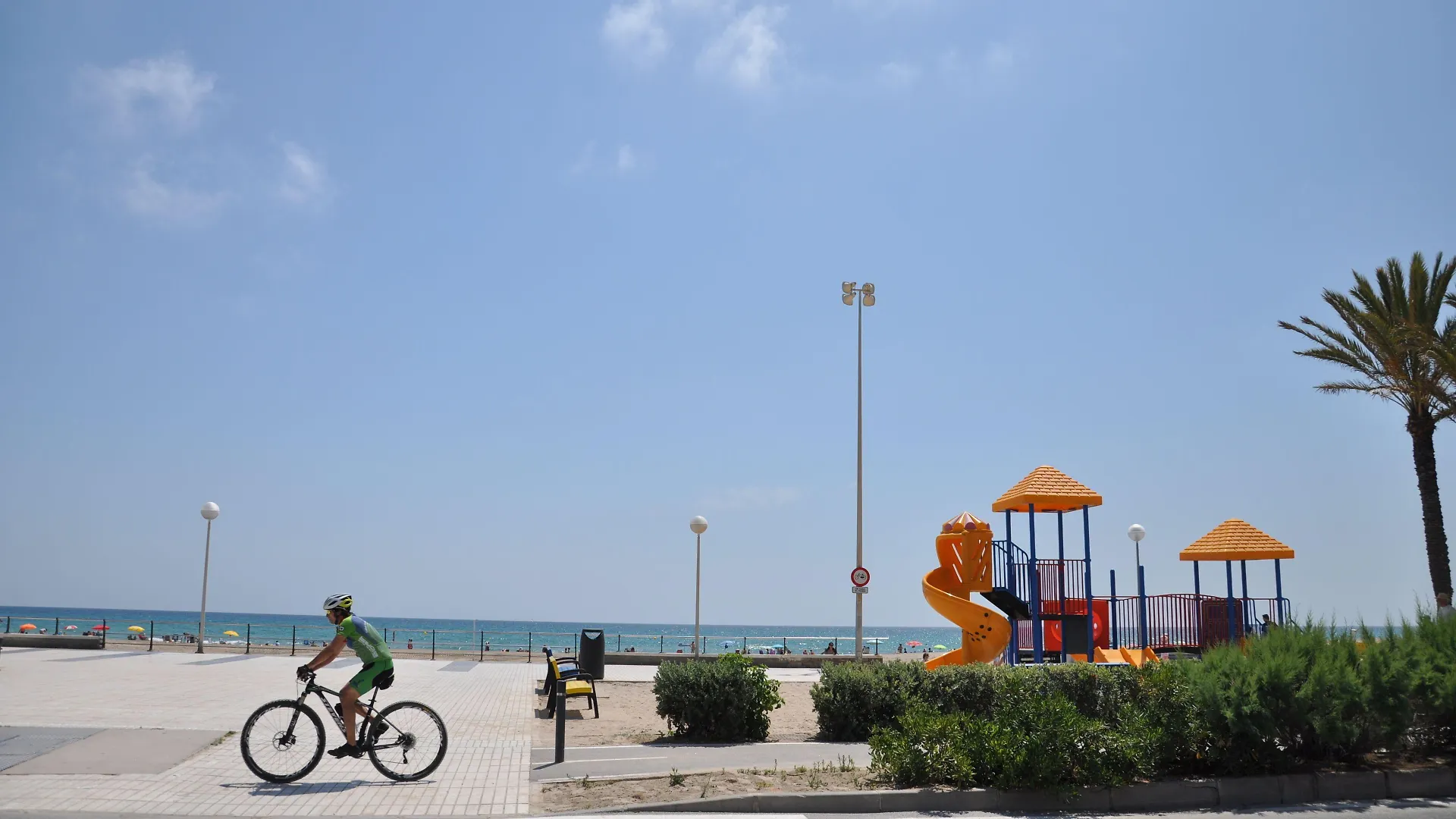 4 Hoteles de Playa Cerca del Parque Lo Morant en Alicante