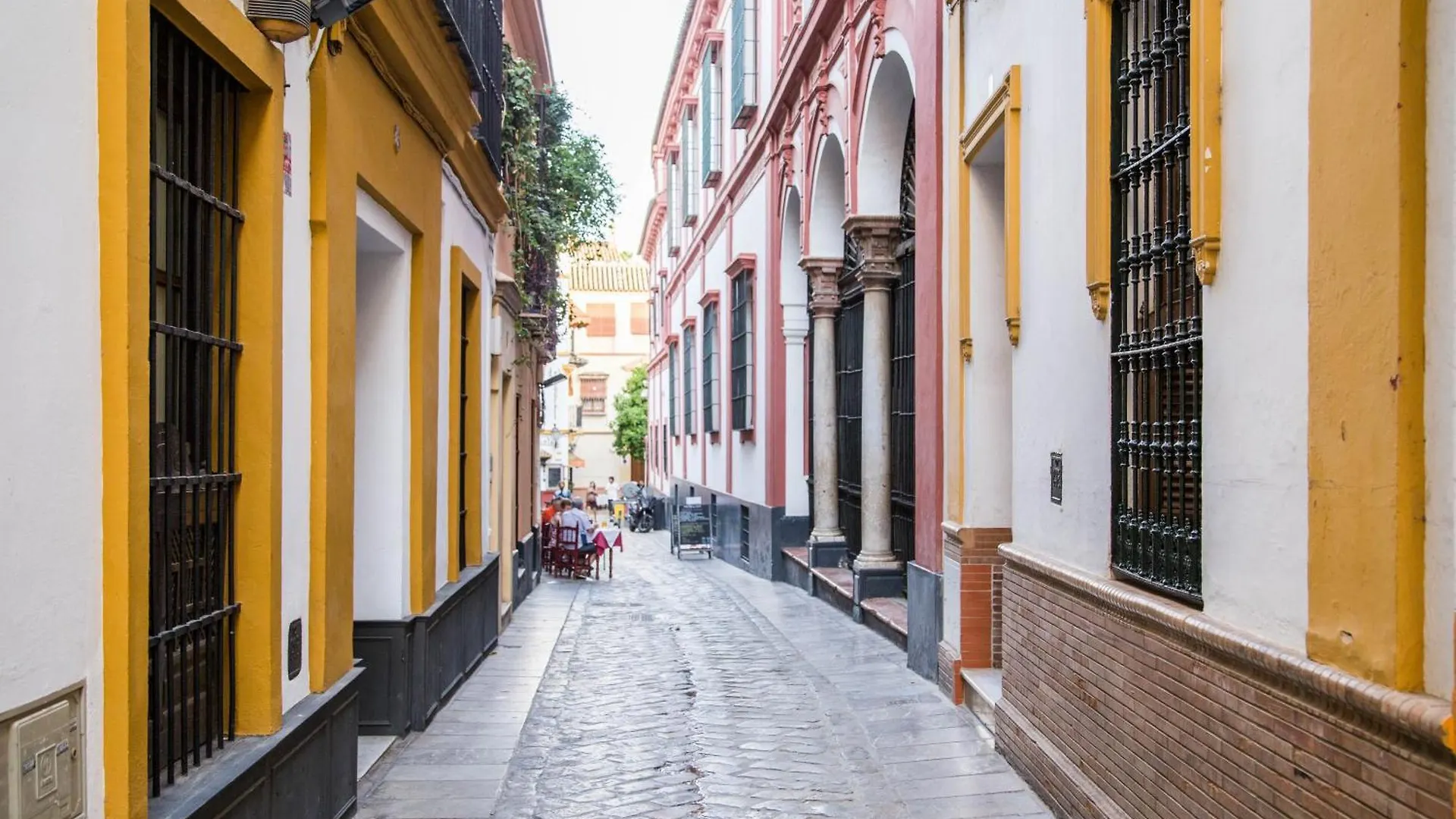 Alojarse en San Bernardo: 4 Hoteles de Sevilla Comparados