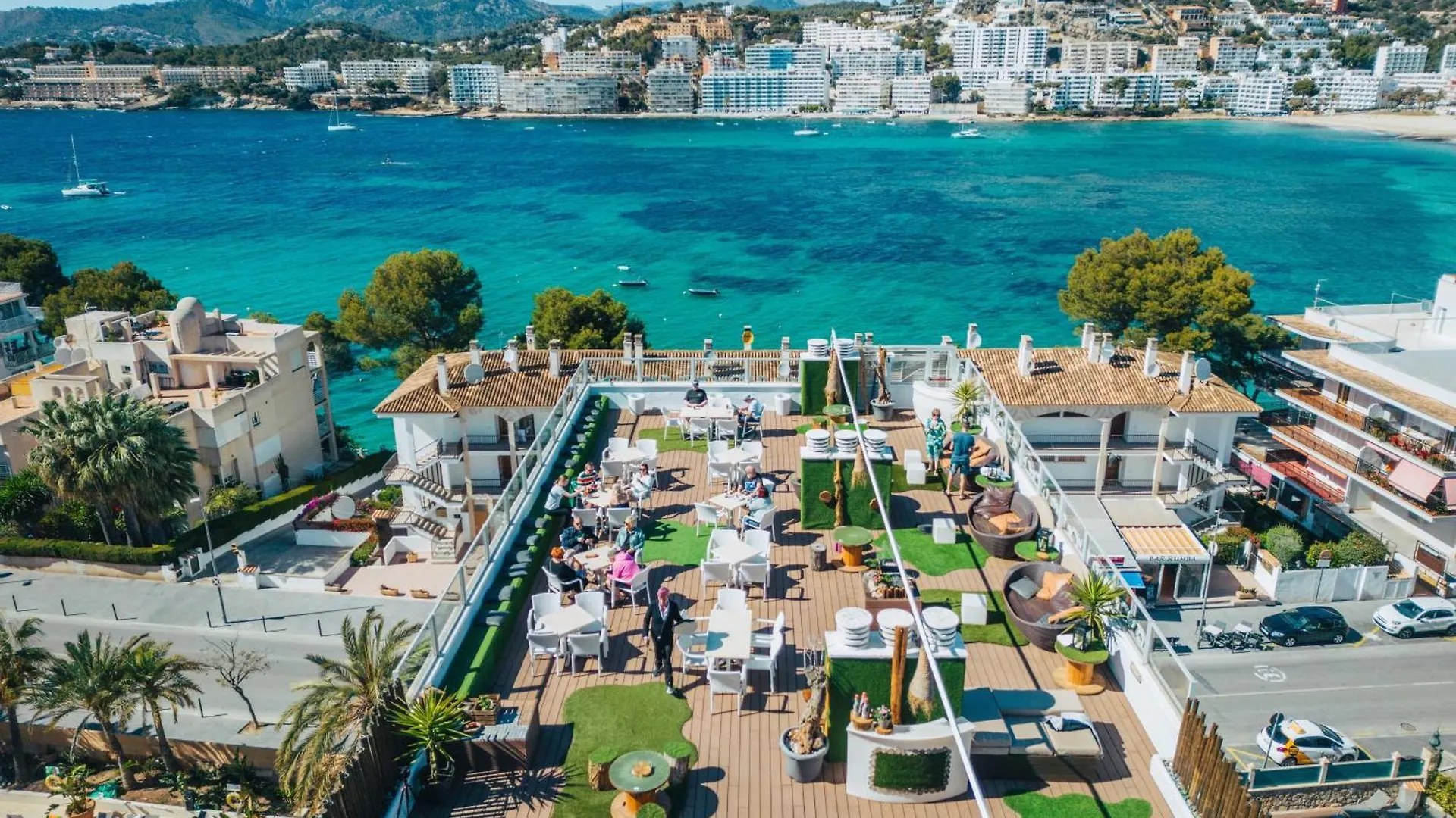 15 Hoteles Céntricos cerca del Club Náutico Santa Ponsa con Fácil Acceso
