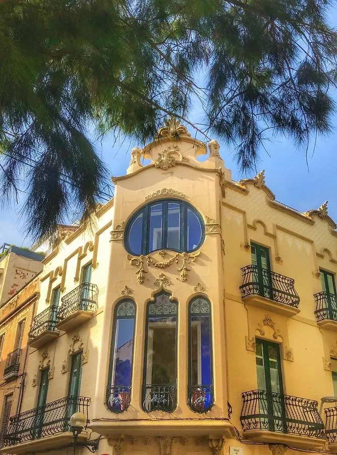 Hoteles Románticos en el Centro de Sitges: 2 Opciones Comparadas