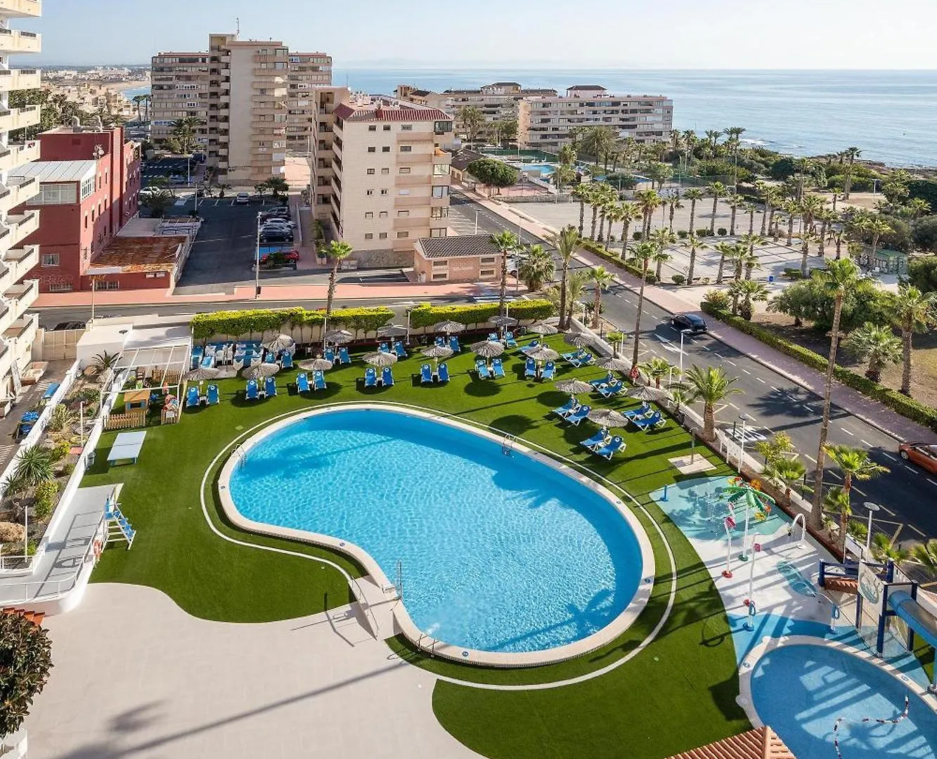 6 Hoteles de Playa Cerca de la Junta Mayor de Cofradías en Torrevieja