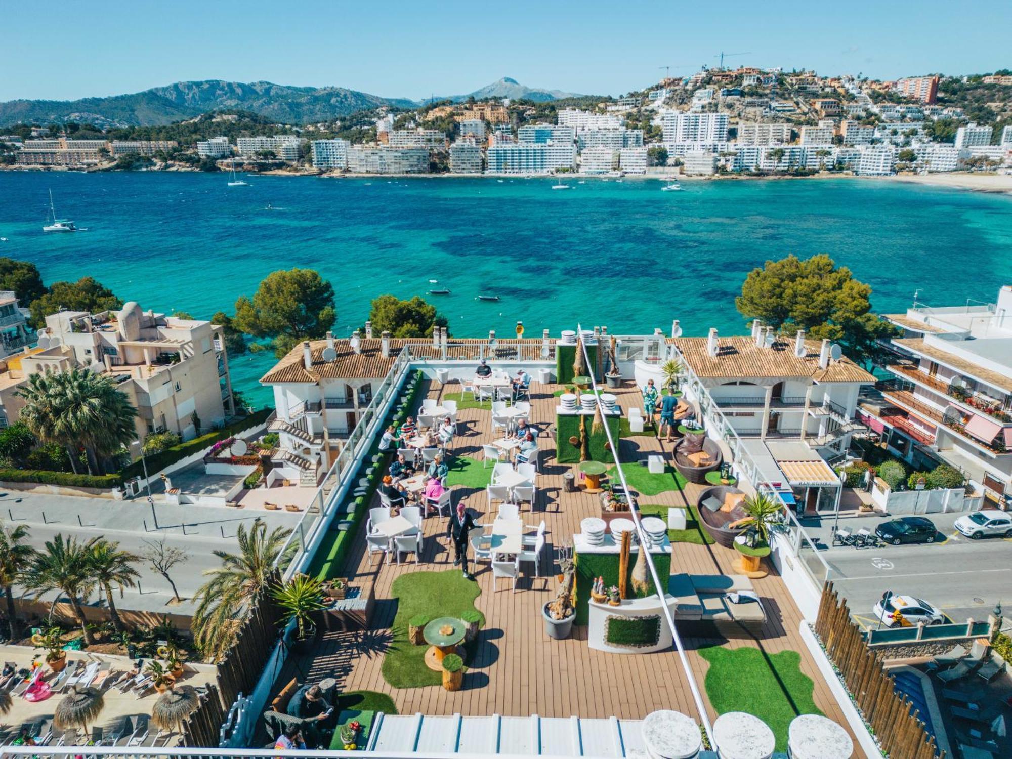 15 Hoteles Céntricos cerca del Club Náutico Santa Ponsa con Fácil Acceso