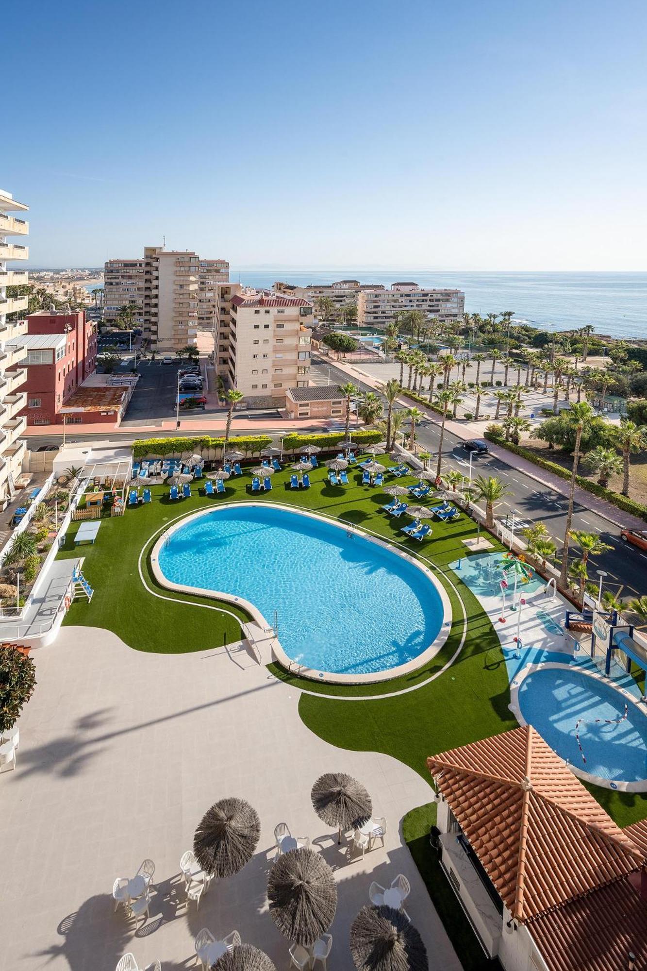 6 Hoteles de Playa Cerca de la Junta Mayor de Cofradías en Torrevieja