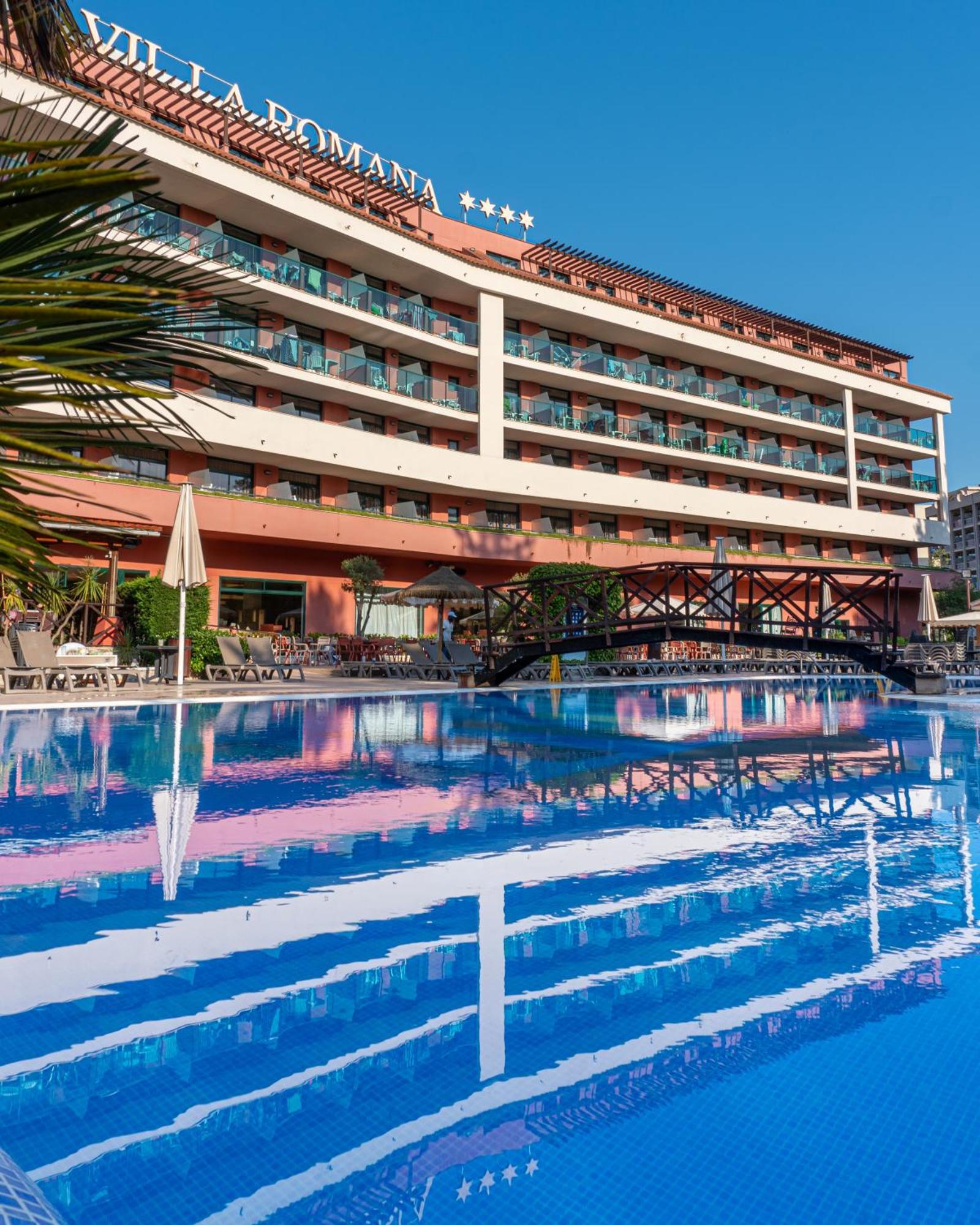 Aquopolis La Pineda: 15 hoteles familiares con piscina